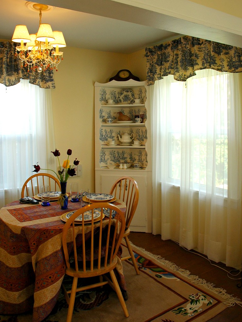 Home dining room image for budget home decor tips