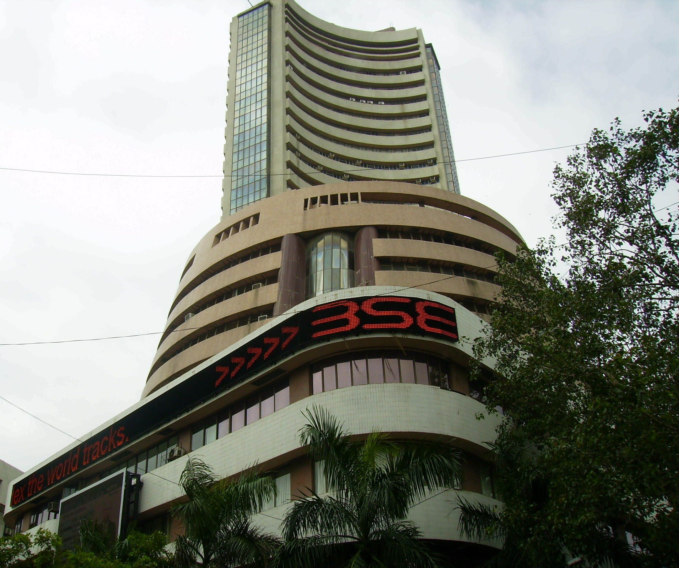Bombay Stock Exchange building image for Razorpay IPO report