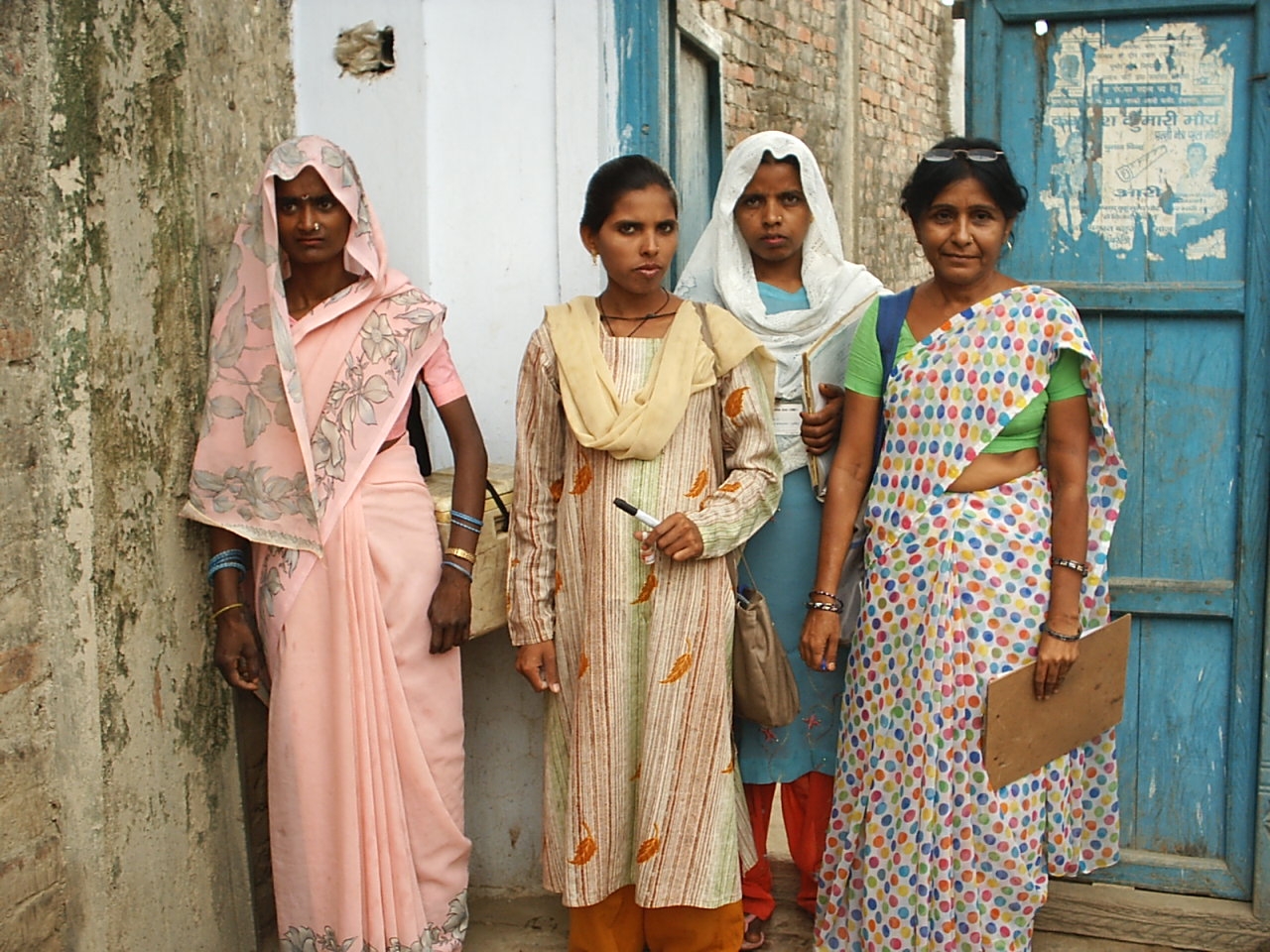 Female health workers in India image for child vaccination reminder