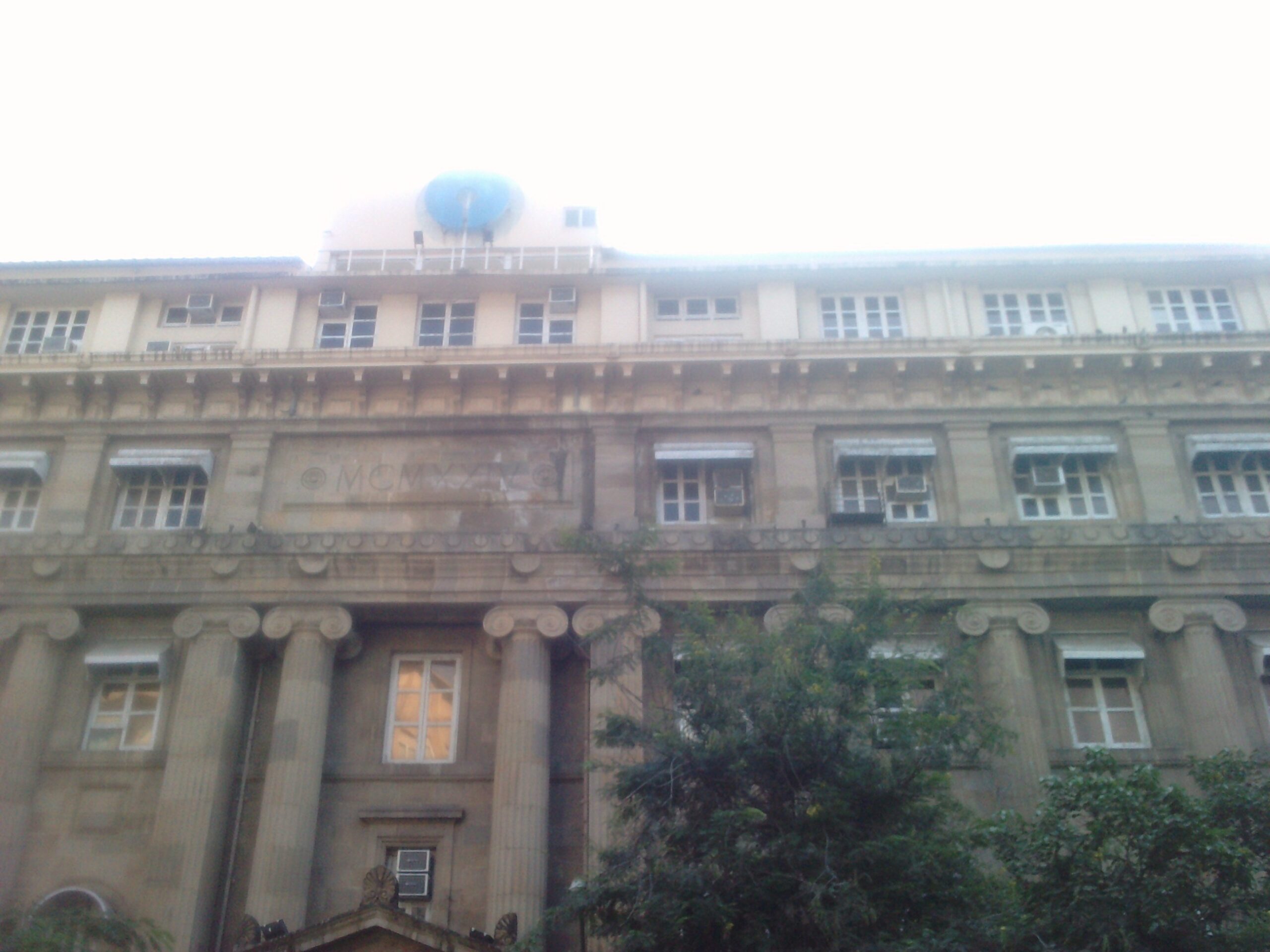 State Bank of India Mumbai Main Branch image for bank holiday report